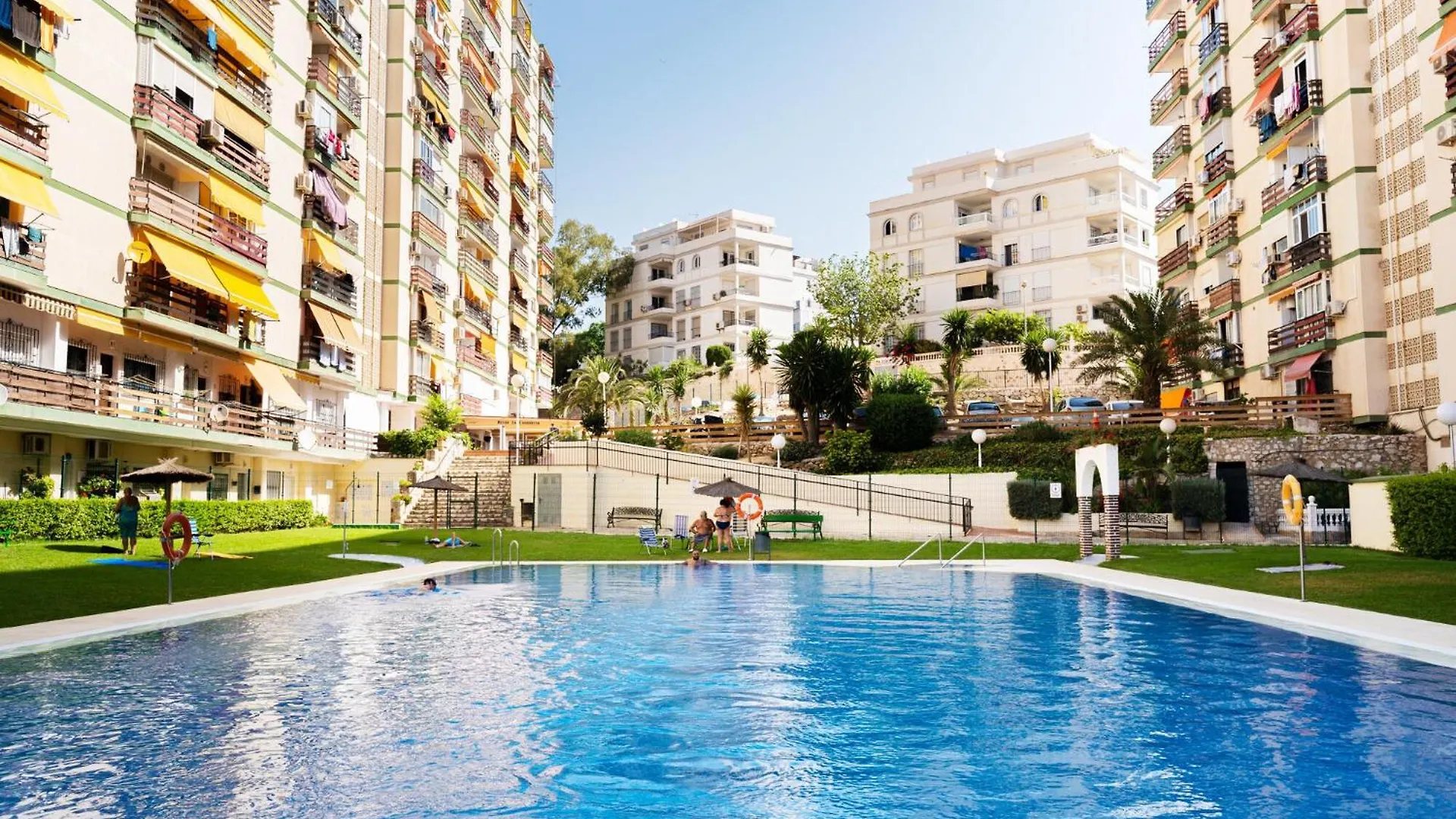 Nac8 - Bonito Apartamento Con Vistas Al Mar 2 Dormitorios, Wifi, 3 Piscinas, Playa A 250 Metros Benalmádena